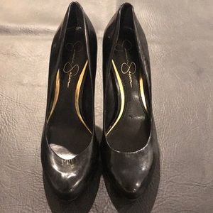 Jessica Simpson black pumps